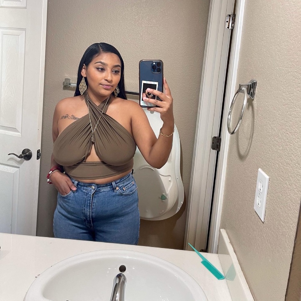 Meet your Posher, Mayvi